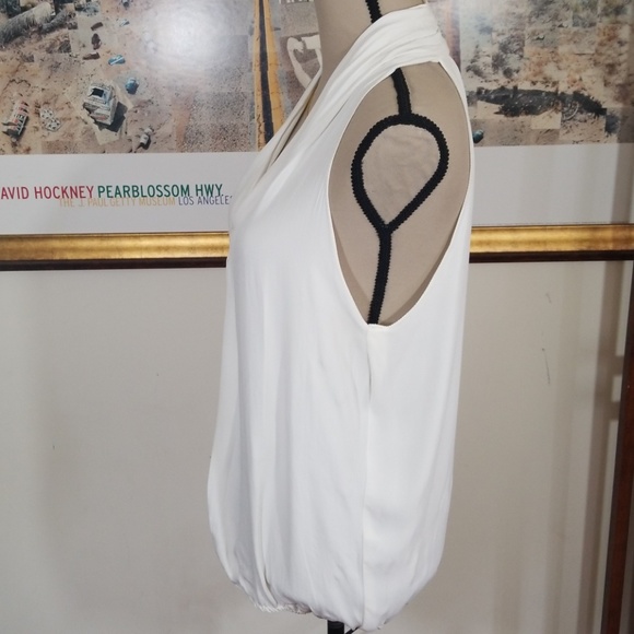 Studio M Ivory Sleevesles V deep neck. Size xs - Picture 3 of 8